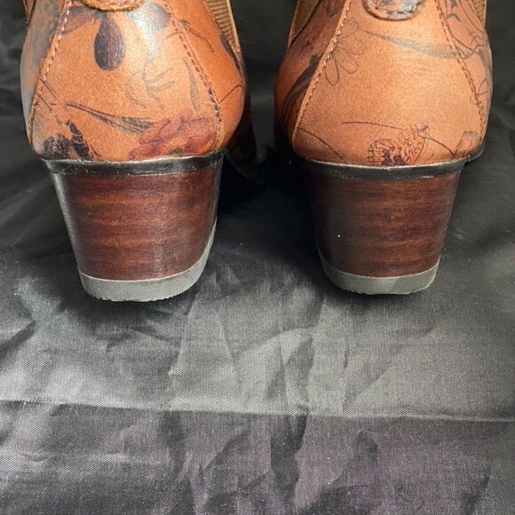 Never Worn Bussola Ankle Boots Booties -- Size 35 - Picture 5 of 9